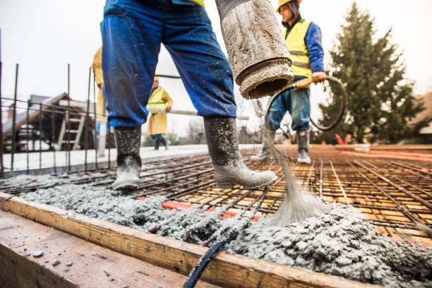 Best Custom Concrete Contractor  in Hazelwood, MO